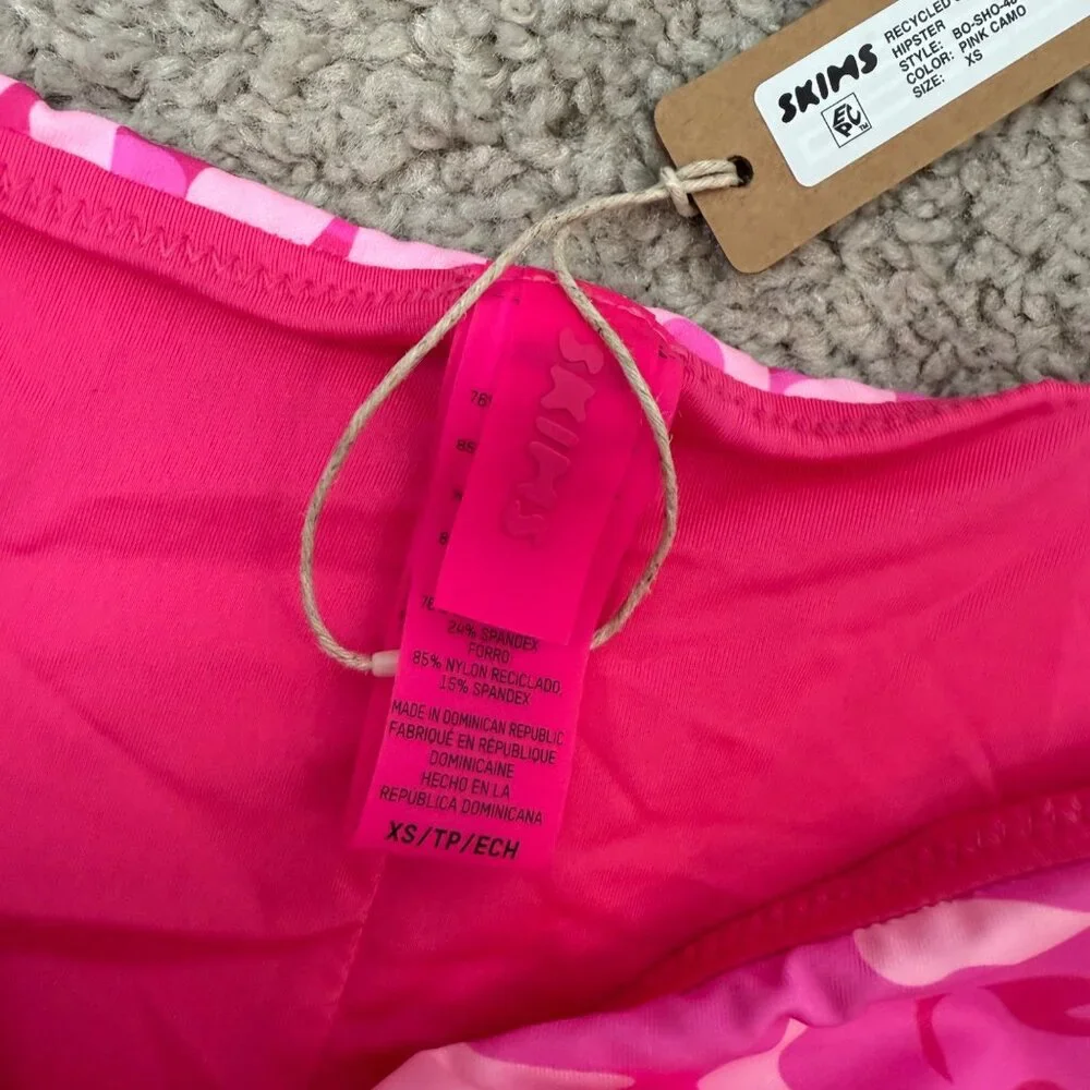 NWT SKIMS Swim Mid Waist Hipster Bottom Womens XS Pink Camo Logo‎
